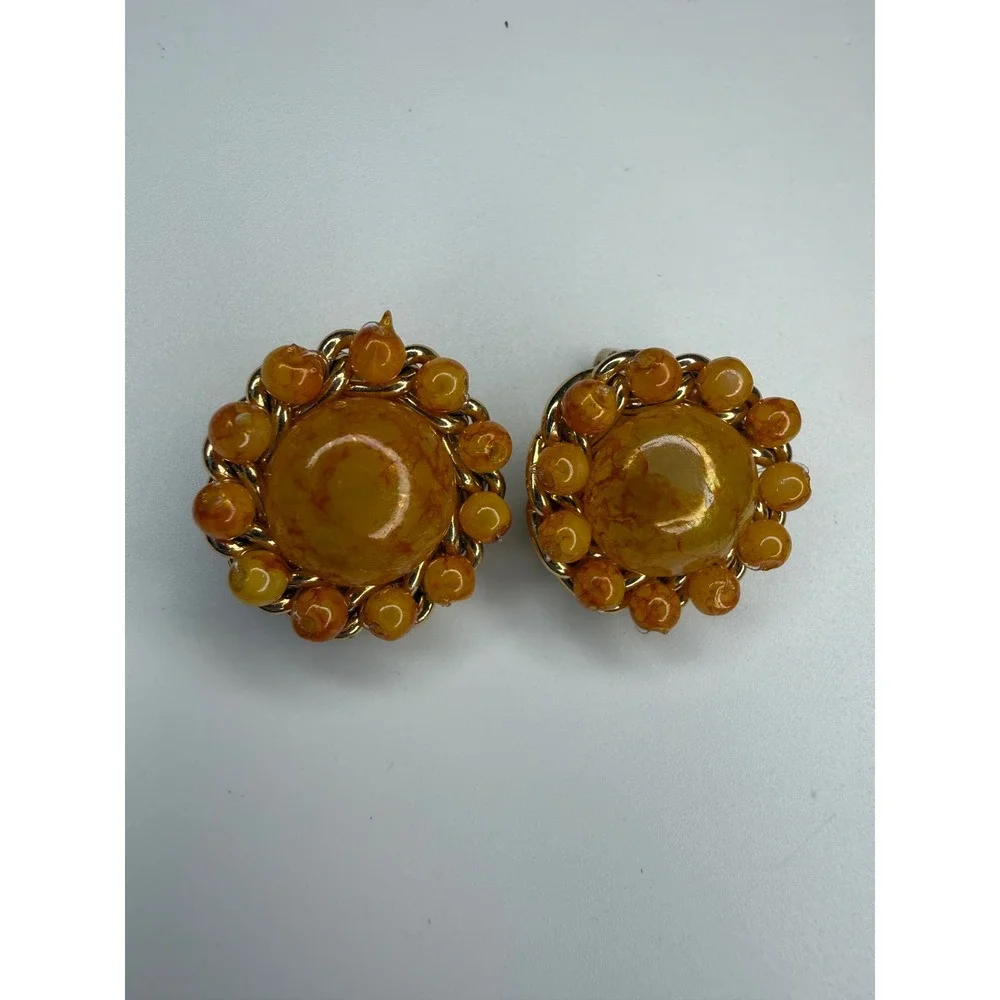 Vintage Hong Kong Orange Marbled Resin Bead Gold Tone Clip On Earrings 1 Inch